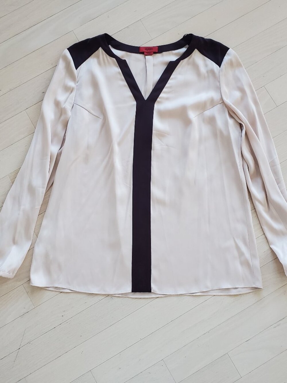 Boss ! Pink v-neck silk top  (US/6 )